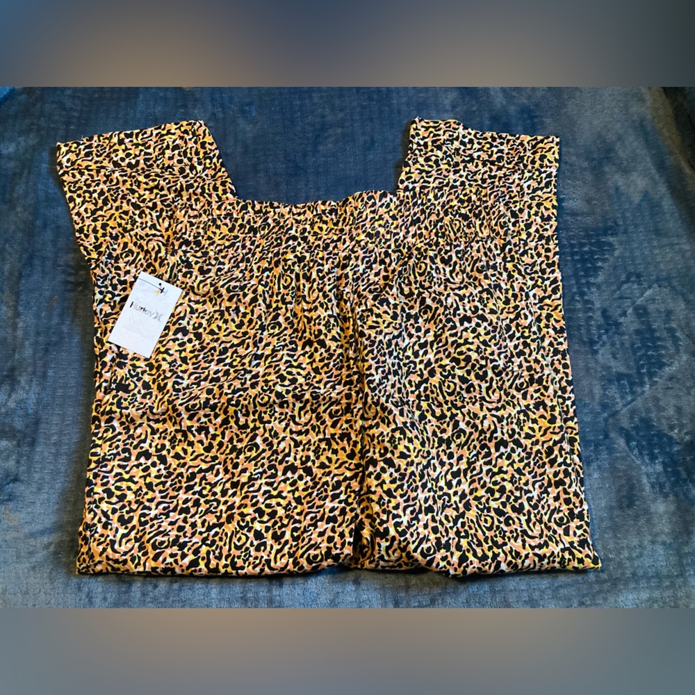 Hurley,large,new with tags,comfy,drawstring, cuffed bottom, animal print - Picture 3 of 10